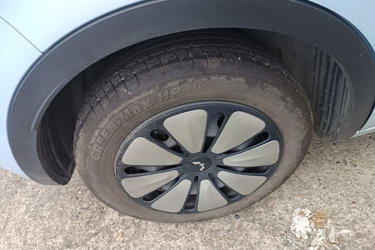 Used Wuling Bingo 2025 410 km Lingxi Deluxe Edition Right Rear Wheel Hub