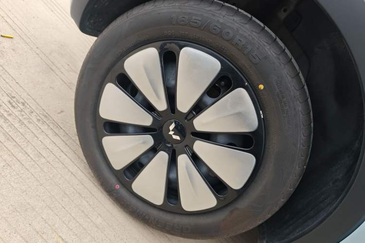 Used Wuling Bingo 2025 410 km Lingxi Deluxe Edition Right Rear Wheel Hub