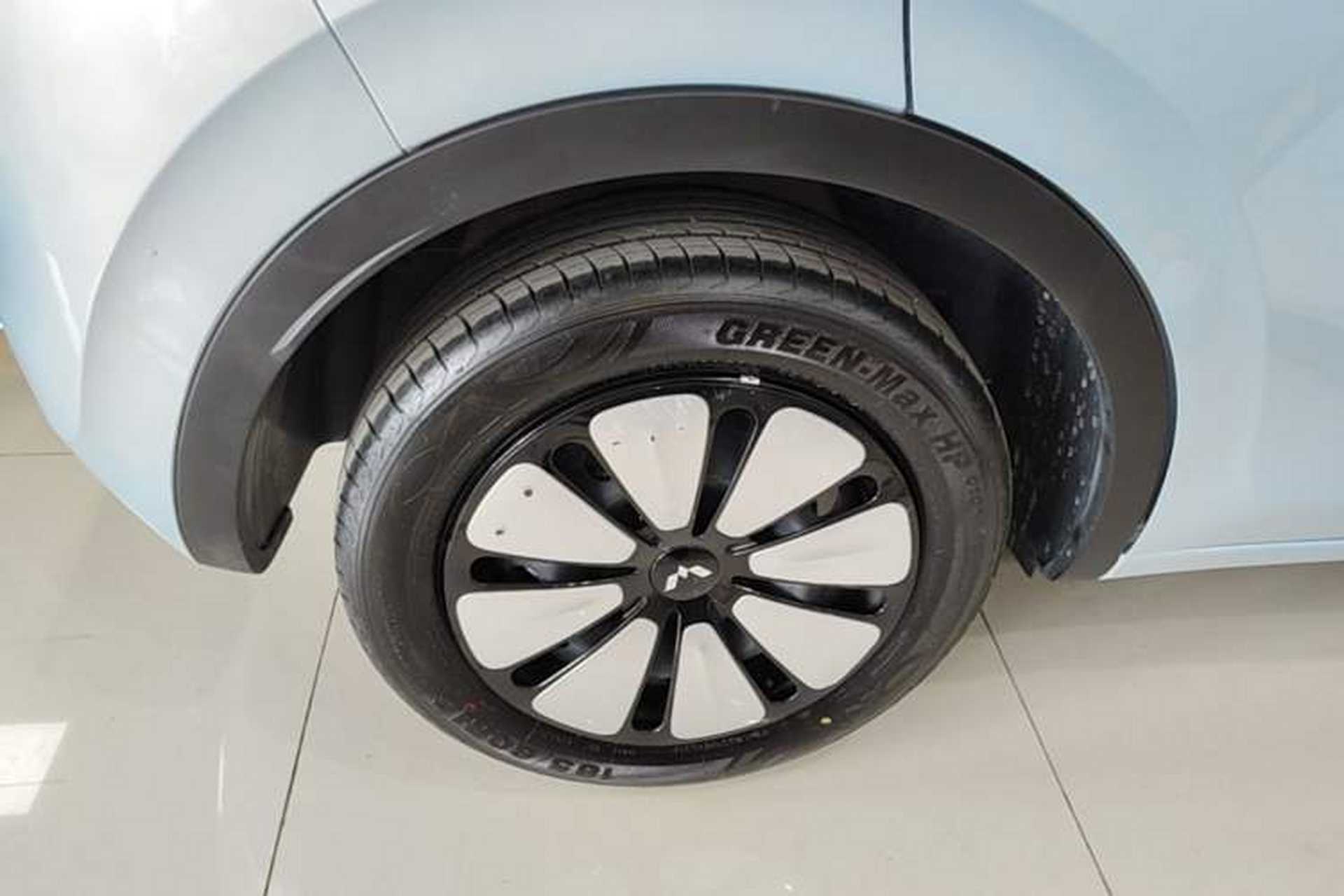 Used Wuling Bingo 2025 410 km Lingxi Deluxe Edition Right Rear Wheel Hub