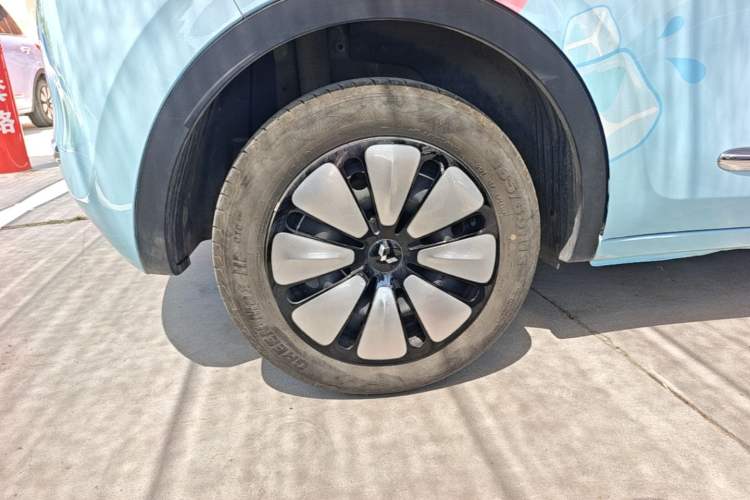 Used Wuling Bingo 2025 333 km Lingxi Deluxe Edition Right Rear Wheel Hub