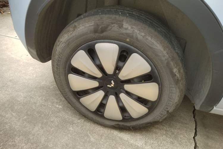 Used Wuling Bingo 2025 333 km Lingxi Deluxe Edition Right Rear Wheel Hub