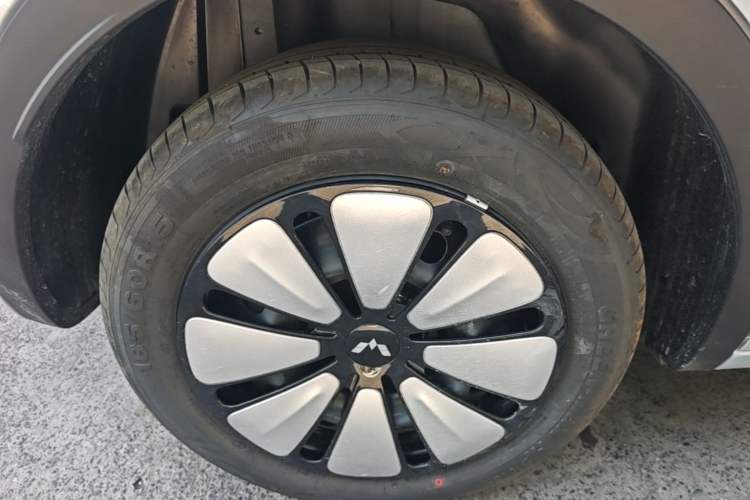 Used Wuling Bingo 2025 333 km Lingxi Deluxe Edition Right Rear Wheel Hub