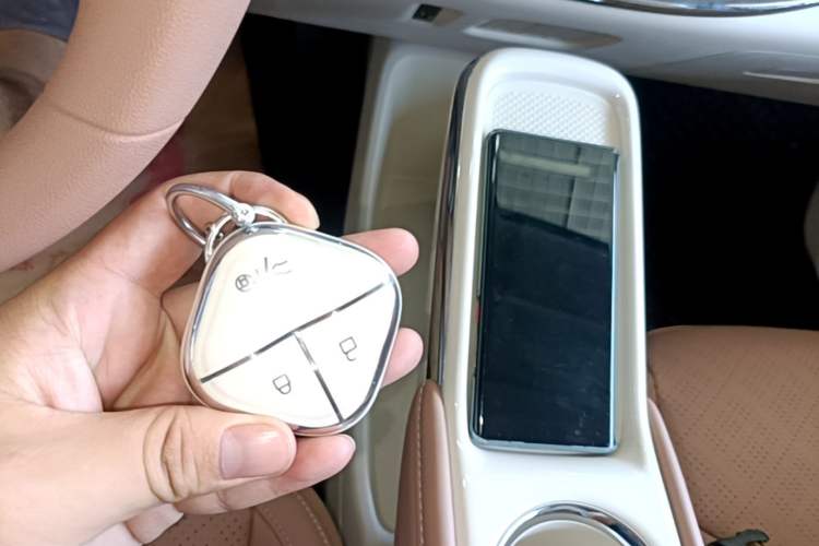 Used Wuling Bingo 2025 333 km Lingxi Connected Version Vehicle Key