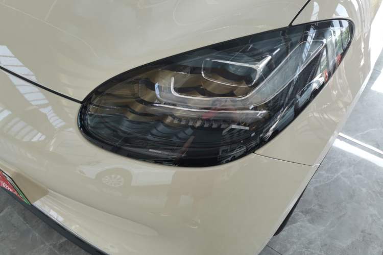 Used Wuling Bingo 2025 333 km Lingxi Connected Version Left Front Headlight
