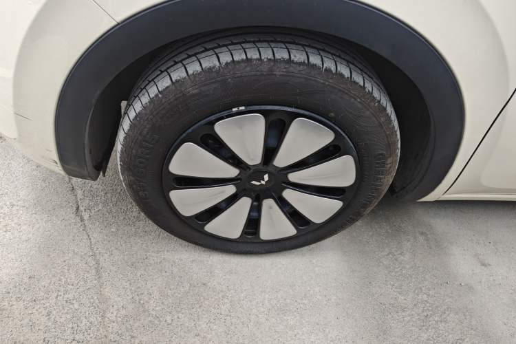 Used Wuling Bingo 2025 333 km Lingxi Connected Version Left Front Wheel Hub