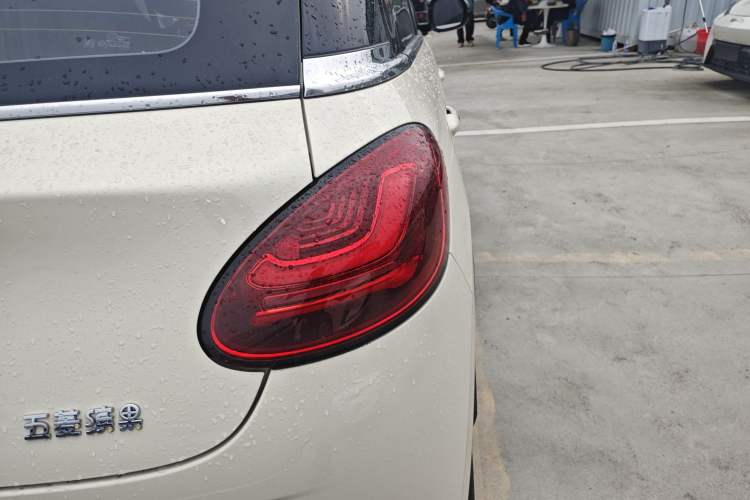 Used Wuling Bingo 2025 333 km Lingxi Connected Version Right Rear Taillight