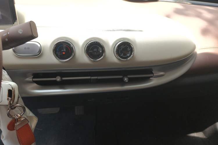 Used Wuling Bingo 2025 203km Light Edition Audio And AC Panel