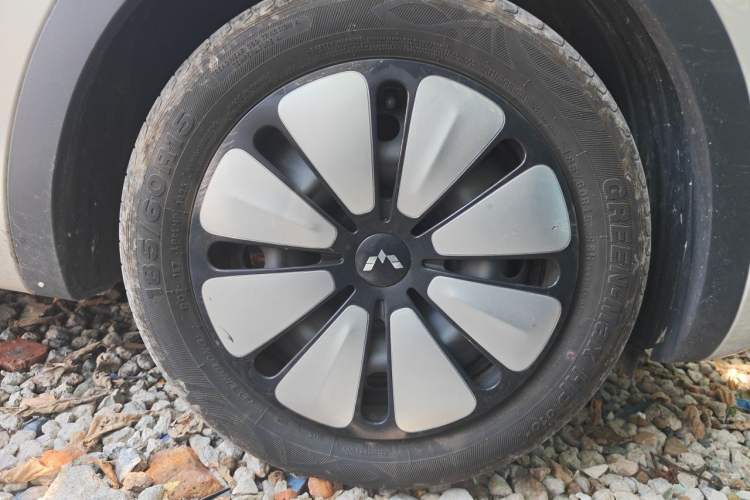 Used Wuling Bingo 2025 333 km Lingxi Connected Version Right Front Wheel Hub