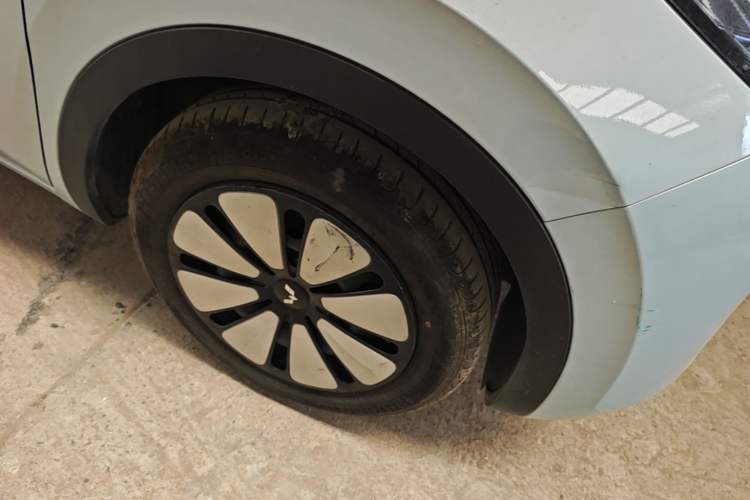Used Wuling Bingo 2025 410 km Lingxi Deluxe Edition Right Front Wheel Hub
