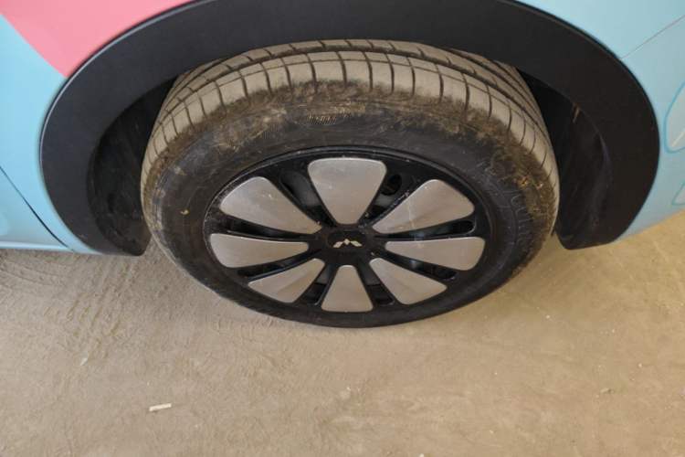 Used Wuling Bingo 2025 410 km Lingxi Deluxe Edition Right Front Wheel Hub