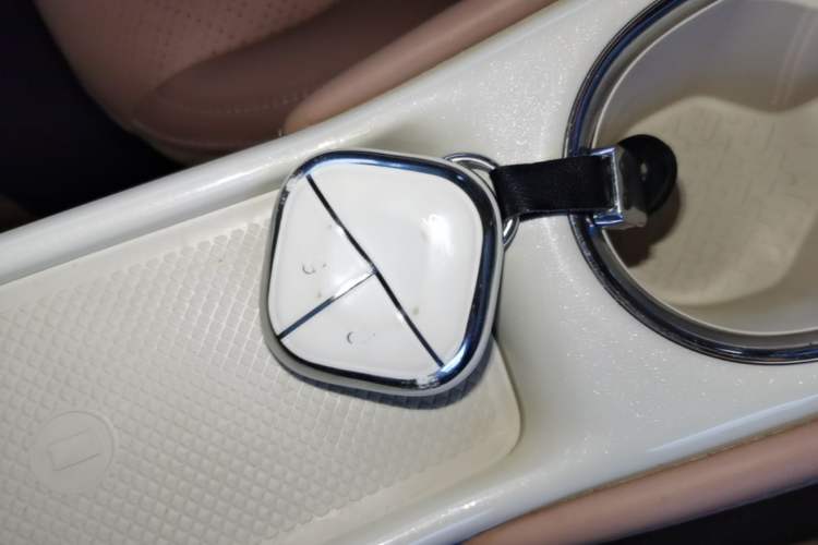 Used Wuling Bingo 2025 333 km Lingxi Connected Version Vehicle Key