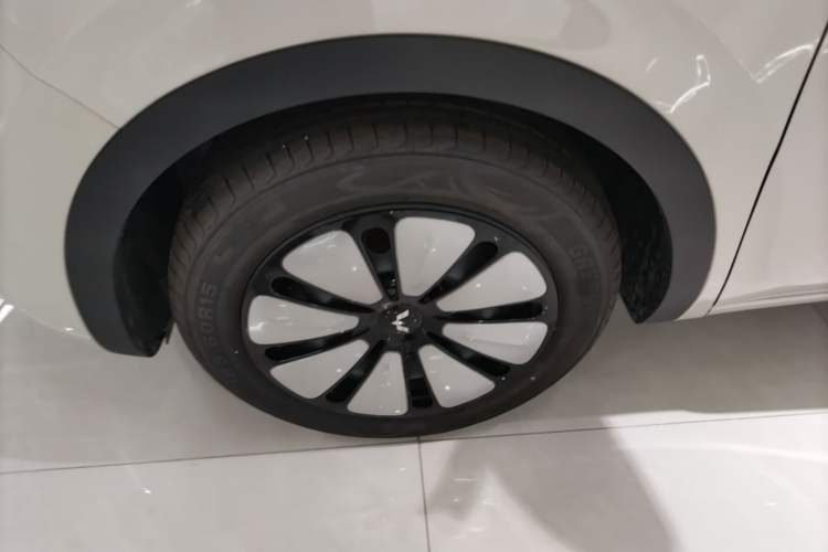 Used Wuling Bingo 2025 333 km Enjoyment Version Left Front Wheel Hub