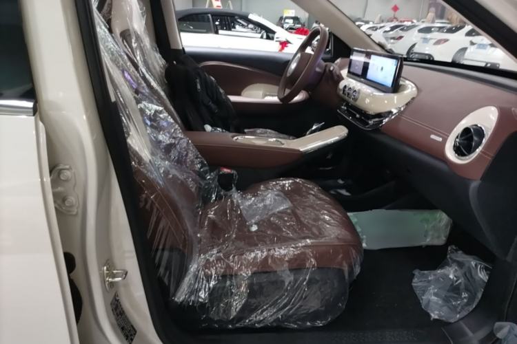 Used Wuling Bingo 2025 333 km Enjoyment Version Right Front Seat