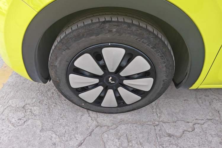 Used Wuling Bingo 2025 410 km Lingxi Deluxe Edition Left Front Wheel Hub