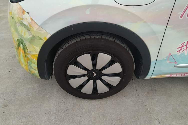 Used Wuling Bingo 2025 410 km Lingxi Deluxe Edition Left Front Wheel Hub