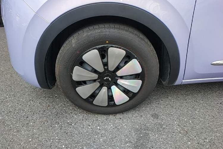 Used Wuling Bingo 2025 333 km Lingxi Deluxe Edition Left Front Wheel Hub