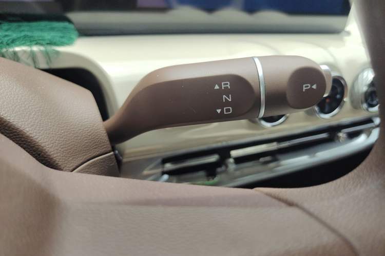 Used Wuling Bingo 2025 333 km Lingxi Connected Version Gear Lever