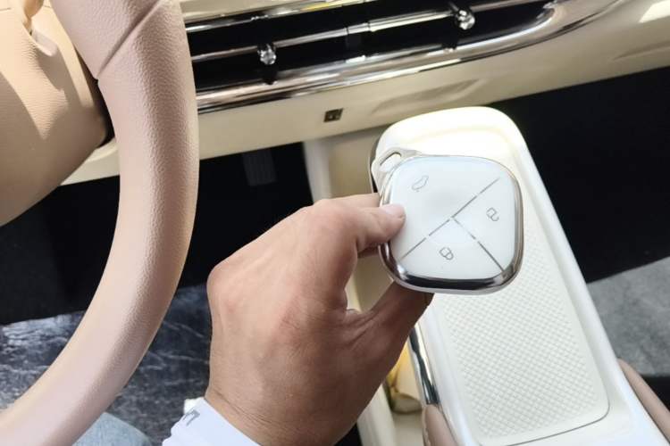 Used Wuling Bingo 2025 333 km Lingxi Connected Version Vehicle Key