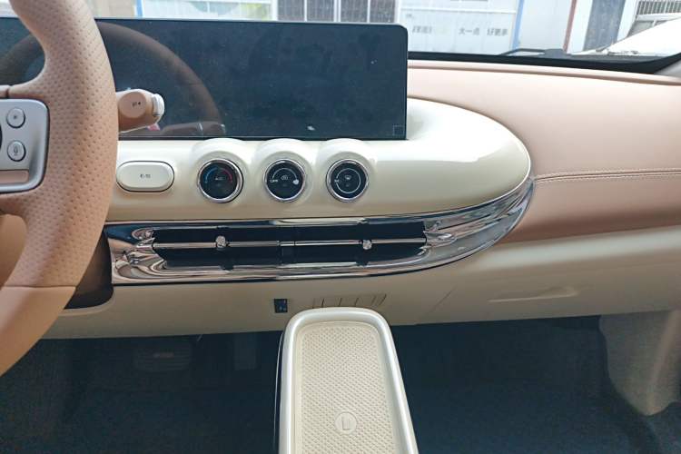 Used Wuling Bingo 2025 410 km Lingxi Deluxe Edition Audio And AC Panel