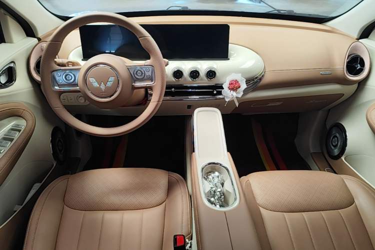 Used Wuling Bingo 2025 333 km Lingxi Deluxe Edition Center Console