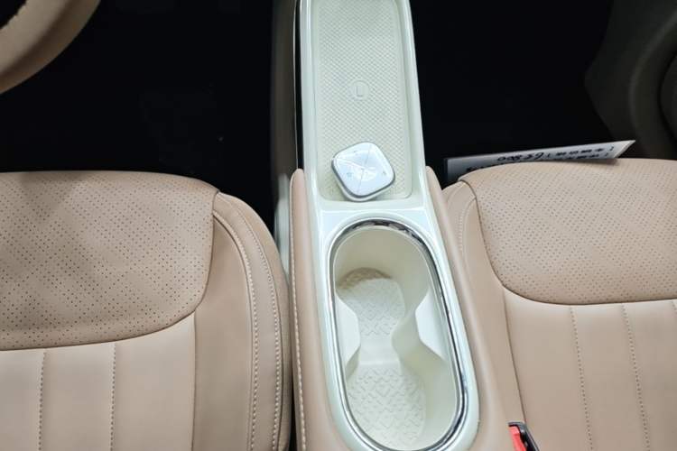 Used Wuling Bingo 2025 410 km Lingxi Deluxe Edition Gear Lever
