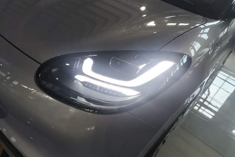 Used Wuling Bingo 2025 333 km Lingxi Connected Version Left Front Headlight
