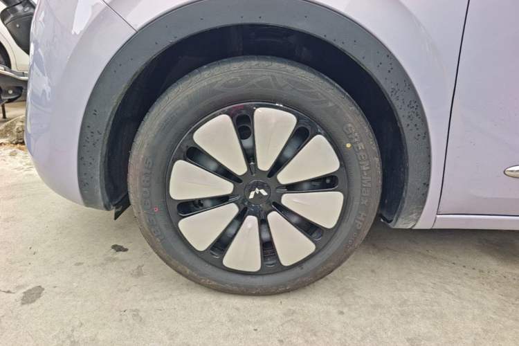 Used Wuling Bingo 2025 410 km Lingxi Deluxe Edition Left Front Wheel Hub