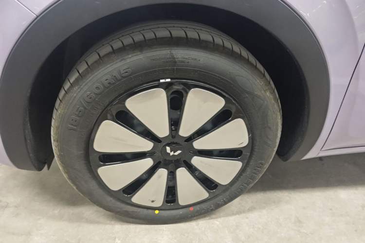 Used Wuling Bingo 2025 333 km Lingxi Deluxe Edition Left Front Wheel Hub