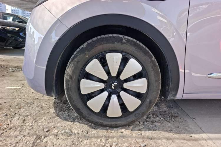 Used Wuling Bingo 2025 410 km Lingxi Deluxe Edition Left Front Wheel Hub