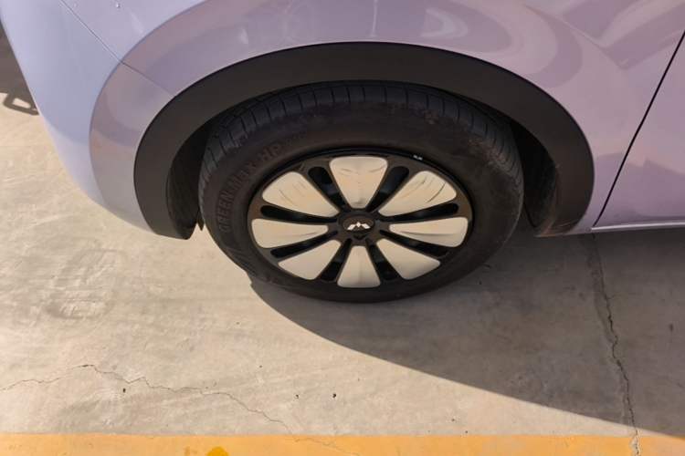 Used Wuling Bingo 2025 333 km Lingxi Deluxe Edition Left Front Wheel Hub