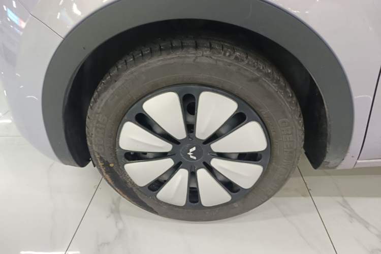Used Wuling Bingo 2025 410 km Lingxi Deluxe Edition Left Front Wheel Hub