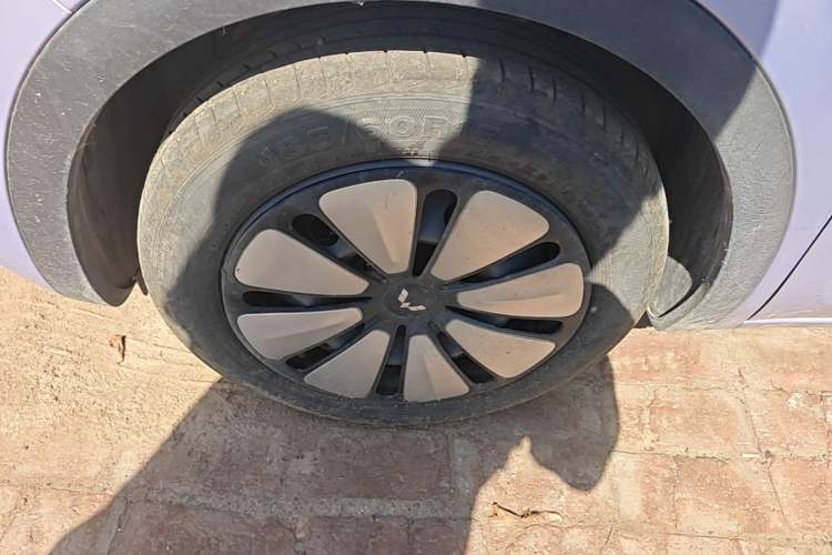 Used Wuling Bingo 2025 333 km Lingxi Connected Version Left Front Wheel Hub