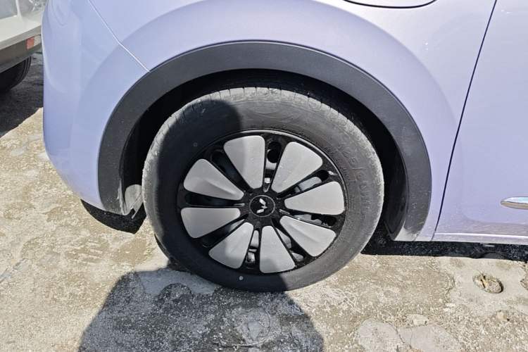 Used Wuling Bingo 2025 410 km Lingxi Deluxe Edition Left Front Wheel Hub