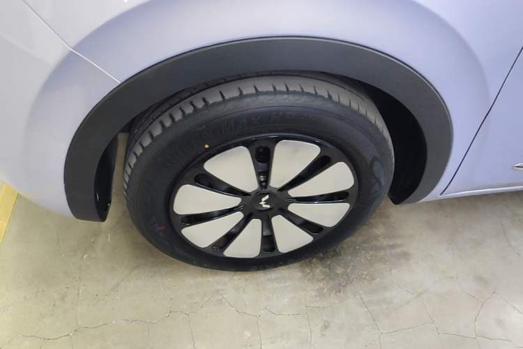 Used Wuling Bingo 2025 333 km Lingxi Deluxe Edition Left Front Wheel Hub
