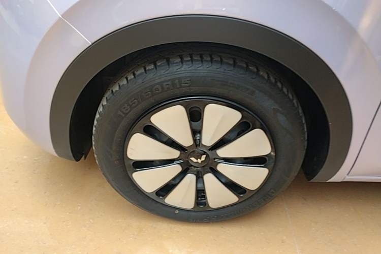 Used Wuling Bingo 2025 410 km Lingxi Deluxe Edition Left Front Wheel Hub