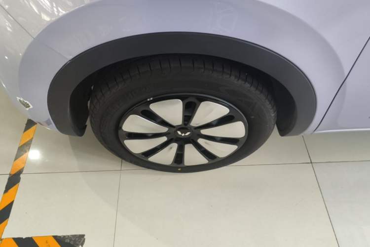 Used Wuling Bingo 2025 333 km Lingxi Connected Version Left Front Wheel Hub