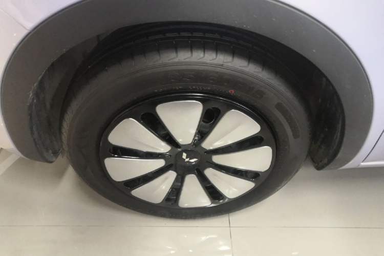 Used Wuling Bingo 2025 333 km Enjoyment Version Left Front Wheel Hub