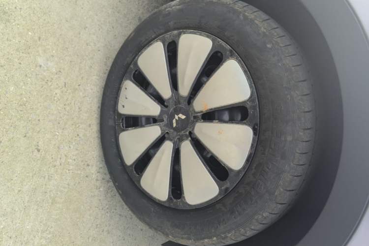 Used Wuling Bingo 2025 410 km Lingxi Deluxe Edition Left Front Wheel Hub