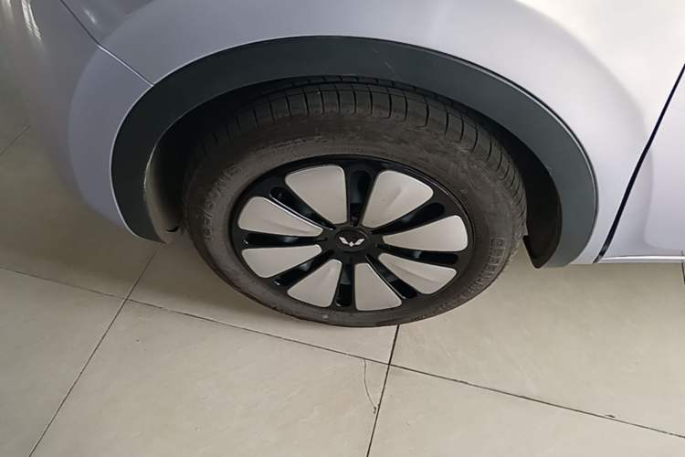 Used Wuling Bingo 2025 410 km Lingxi Deluxe Edition Left Front Wheel Hub