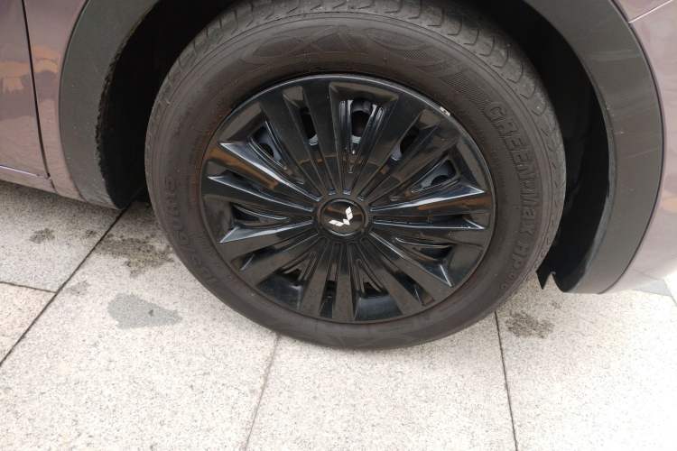 Used Wuling Bingo 2025 333 km Lingxi Deluxe Edition Right Front Wheel Hub