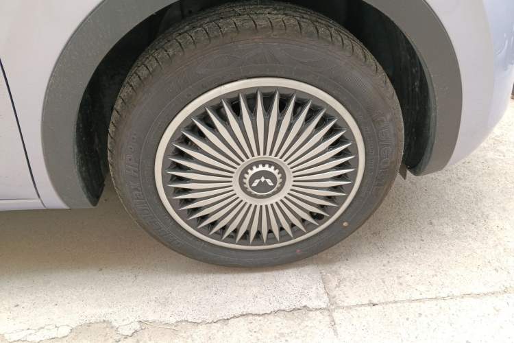 Used Wuling Bingo 2025 410 km Lingxi Deluxe Edition Right Front Wheel Hub