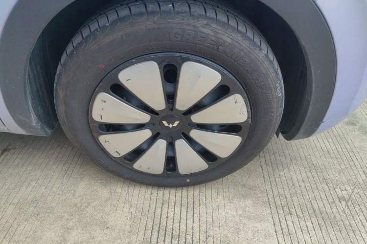 Used Wuling Bingo 2025 410 km Lingxi Deluxe Edition Right Front Wheel Hub