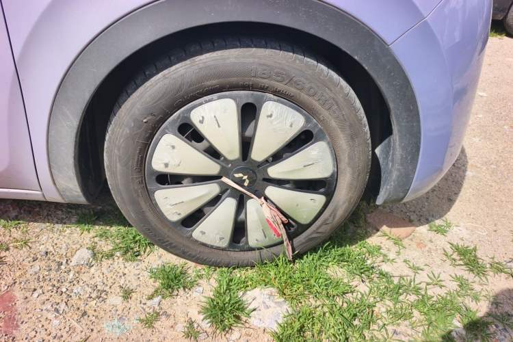 Used Wuling Bingo 2025 333 km Lingxi Connected Version Right Front Wheel Hub