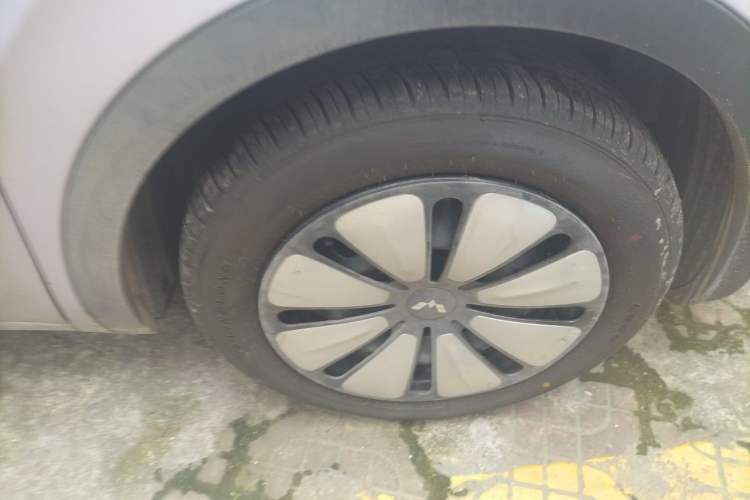 Used Wuling Bingo 2025 333 km Lingxi Connected Version Right Front Wheel Hub