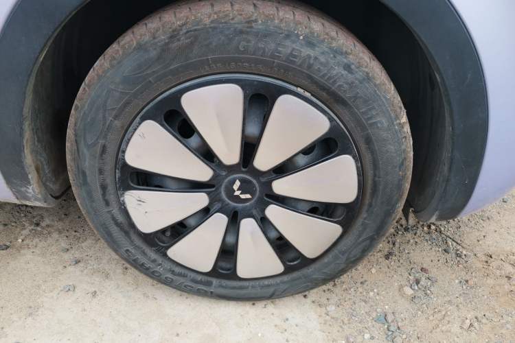 Used Wuling Bingo 2025 410 km Lingxi Deluxe Edition Right Front Wheel Hub