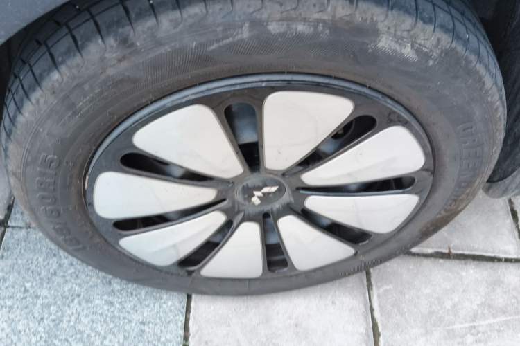 Used Wuling Bingo 2025 333 km Lingxi Deluxe Edition Right Front Wheel Hub