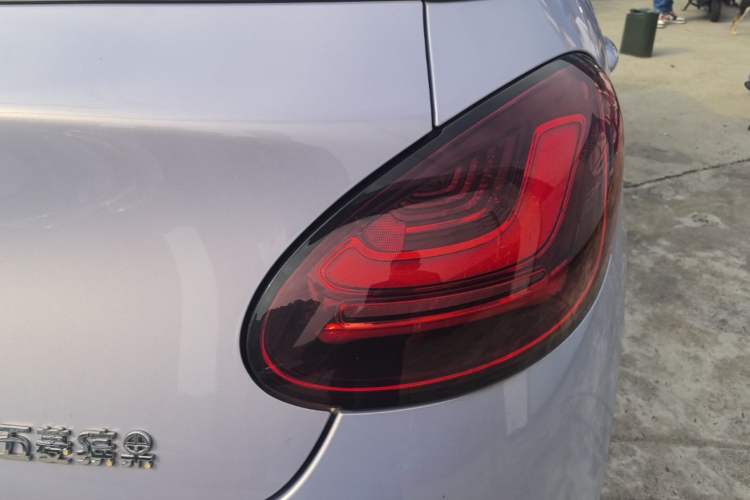 Used Wuling Bingo 2025 410 km Lingxi Deluxe Edition Right Rear Taillight