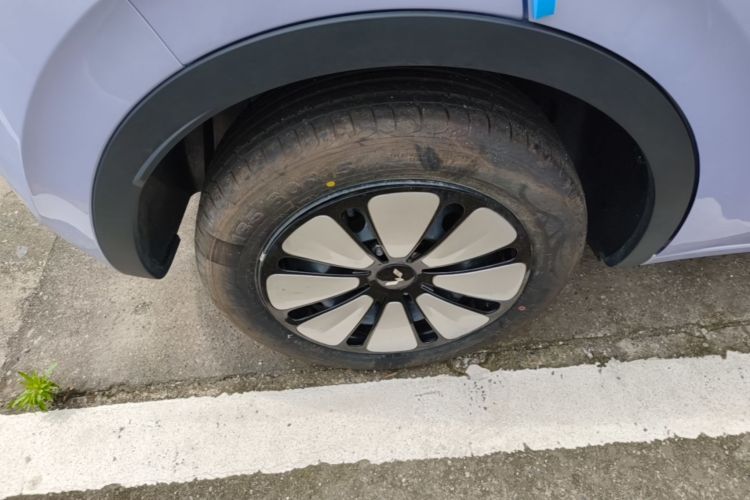 Used Wuling Bingo 2025 410 km Lingxi Deluxe Edition Right Rear Wheel Hub