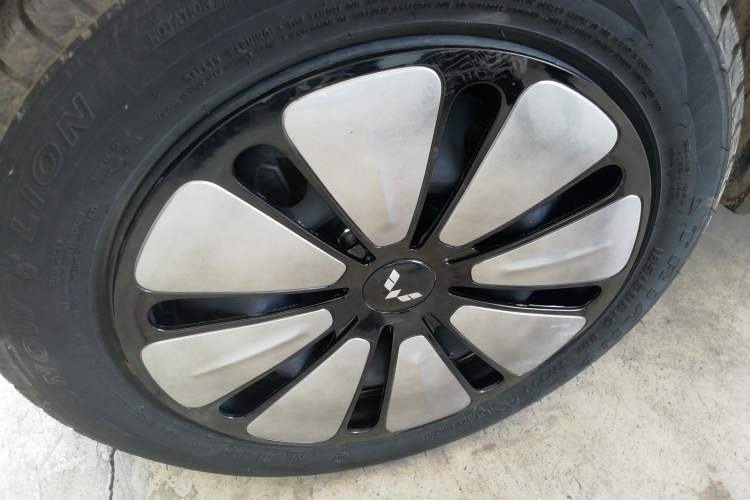Used Wuling Bingo 2025 333 km Lingxi Connected Version Right Rear Wheel Hub