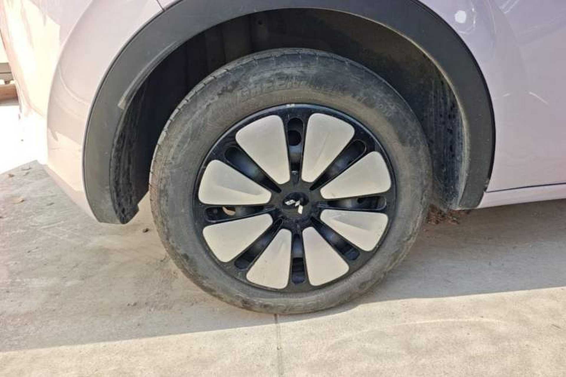 Used Wuling Bingo 2025 410 km Lingxi Deluxe Edition Right Rear Wheel Hub